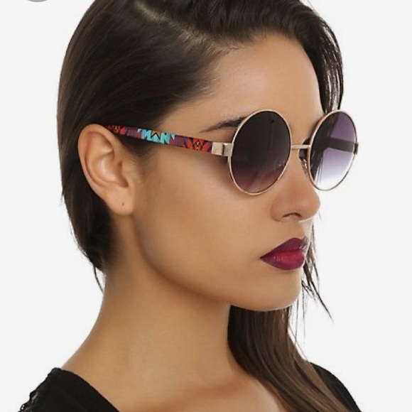 Round sunnies w tribal arms - Picture 1 of 4